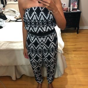 🛍SALE 🖤Bebe Black and white pattern jumpsuit